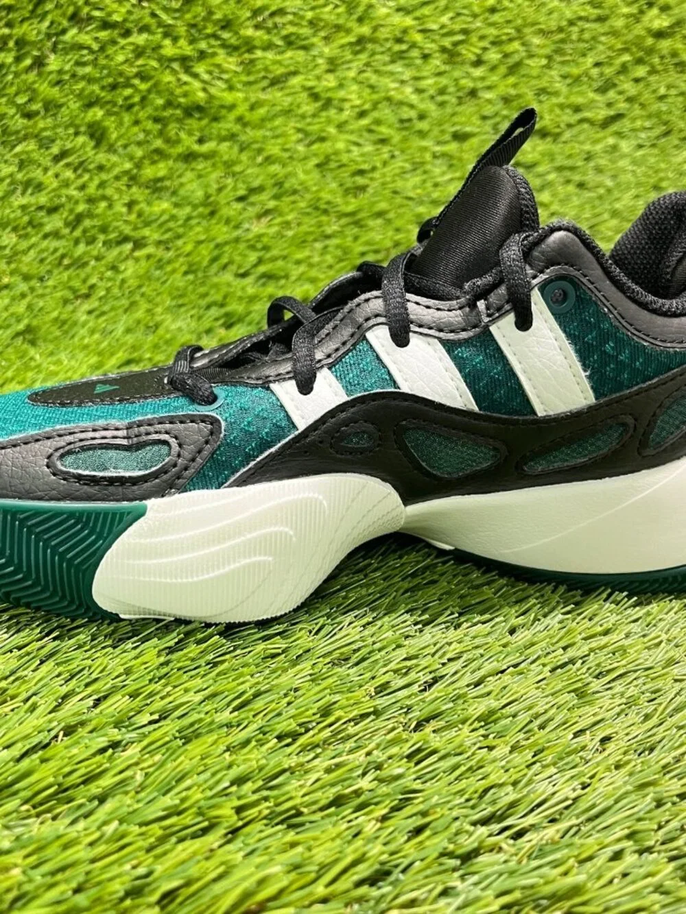 Adidas Trae Unlimited 2 Boys Size 5Y Green Black Athletic Running Shoes Sneakers